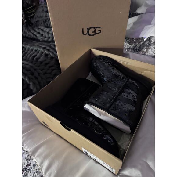 UGG Classic ankle black /iridescent rainbow flip Sequin boot in bling sz 7 nib - Picture 2 of 13